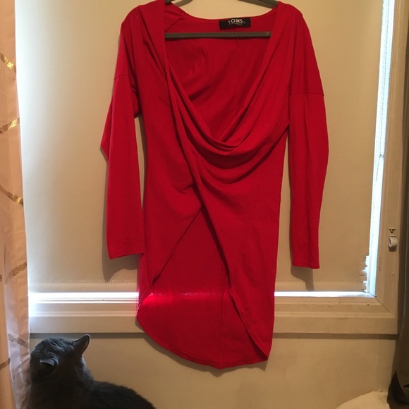 Beautiful Red Top - Picture 4 of 4